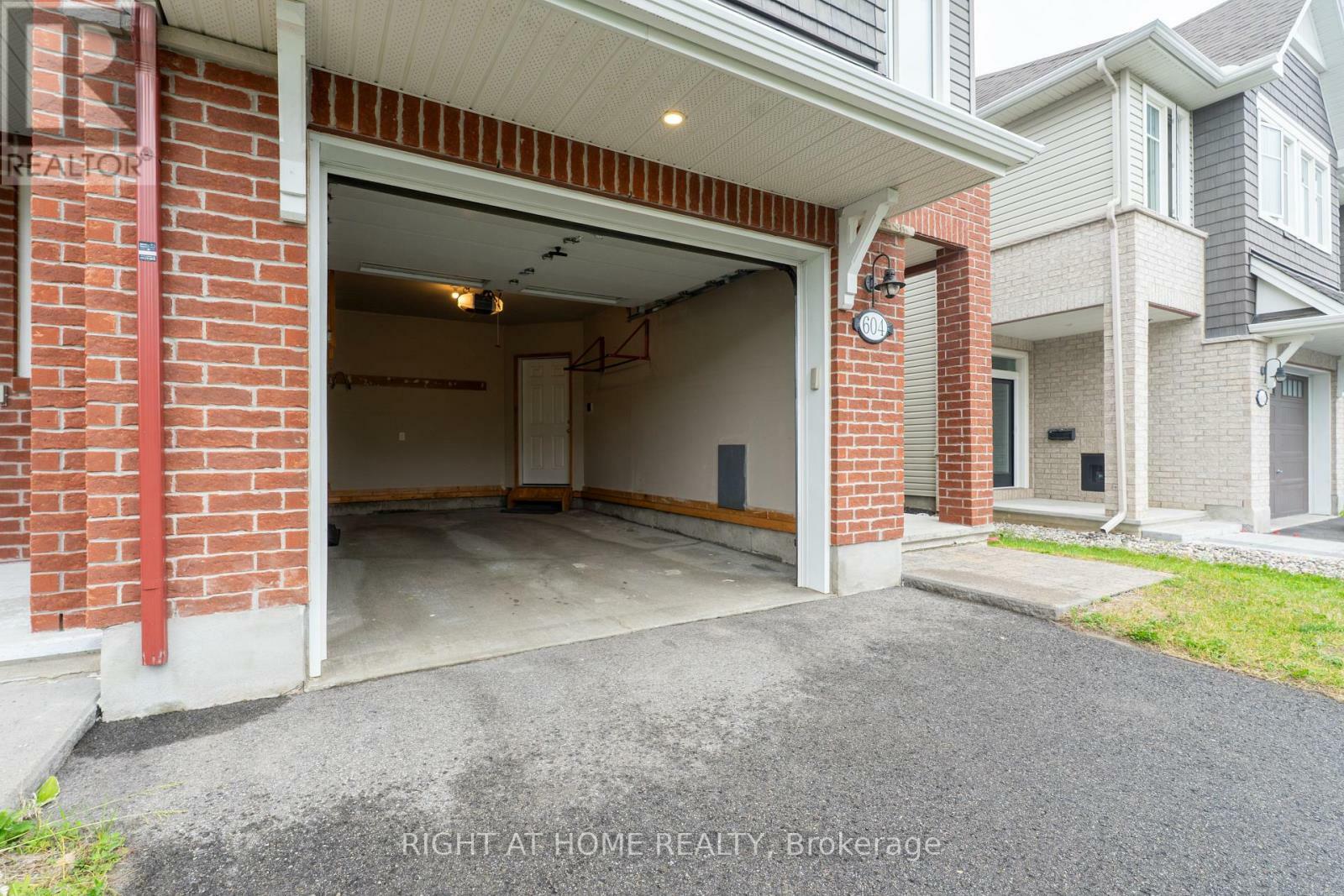 Photo de la propriété: 604 Egret Way ON K2J 6K9