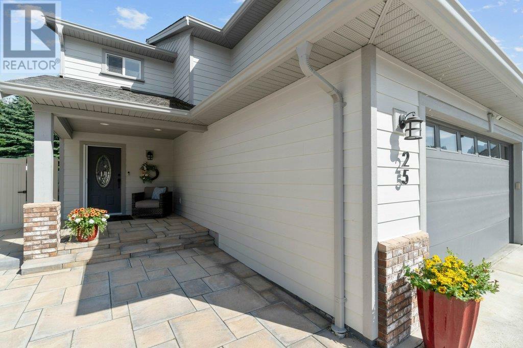 Property Photo: 801 20 Street Northeast 25 BC V1E 2R7