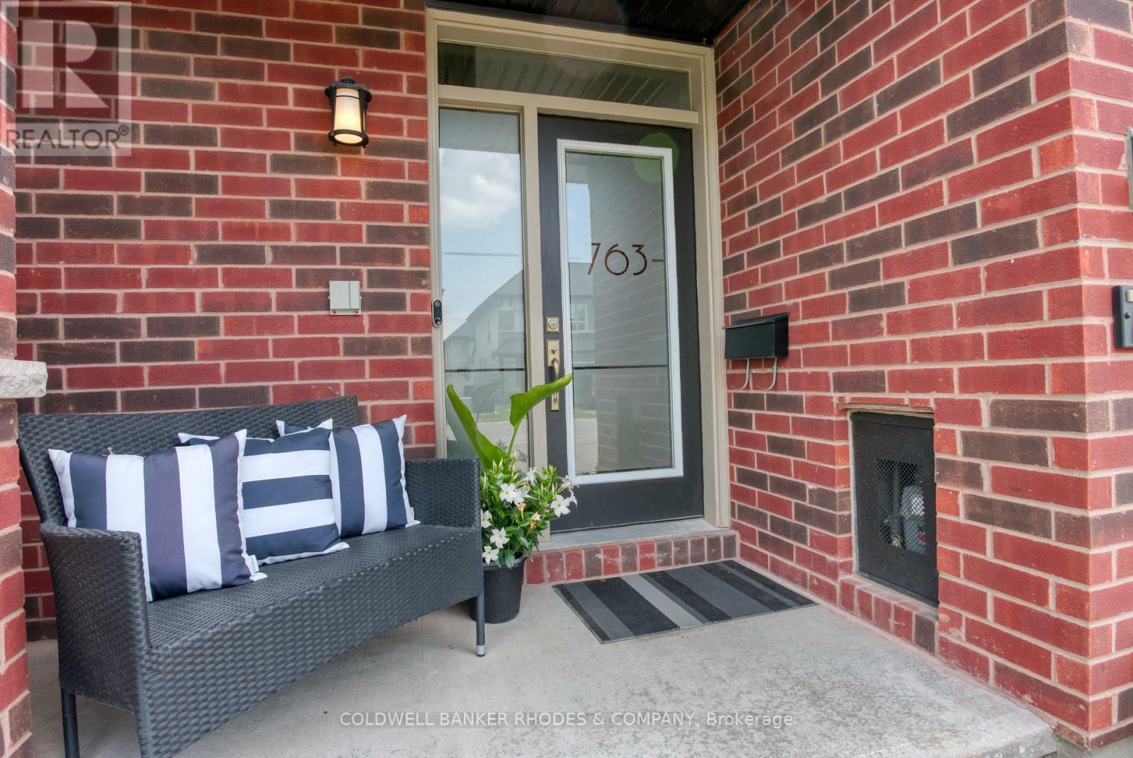 Property Photo:  763 Cairn Crescent  ON K1W 0P4 