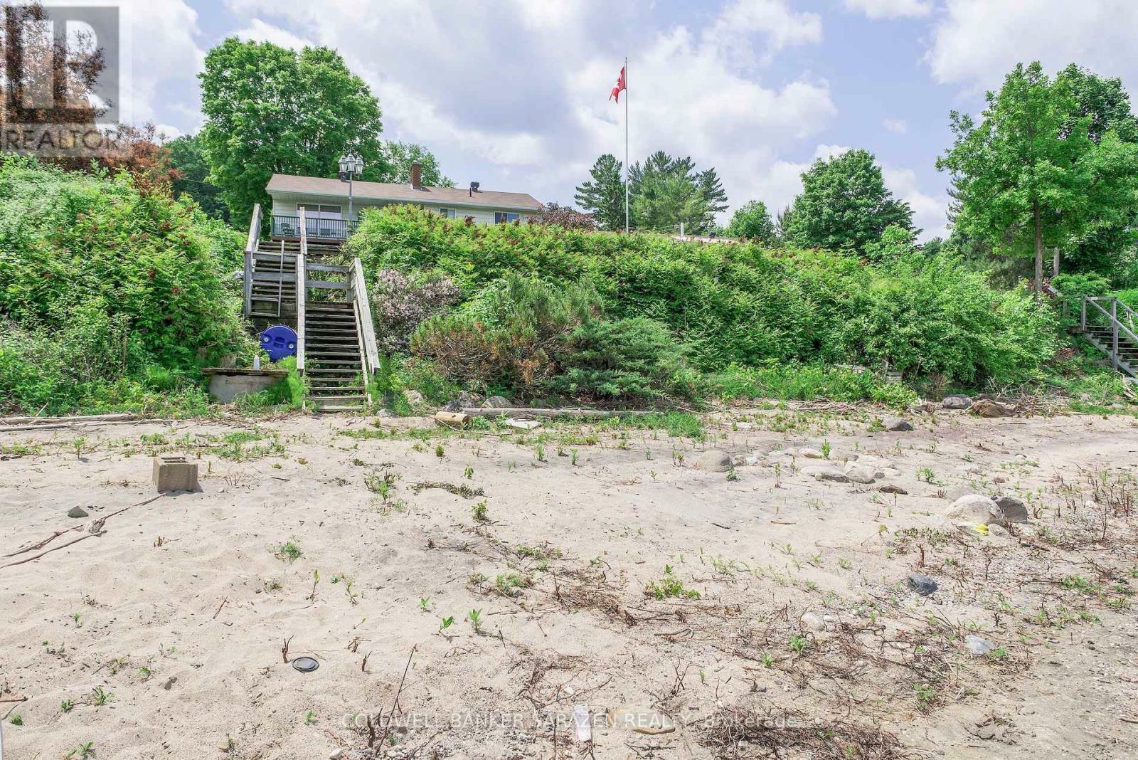 Property Photo: 7 Robinson Street ON K7S 3M4