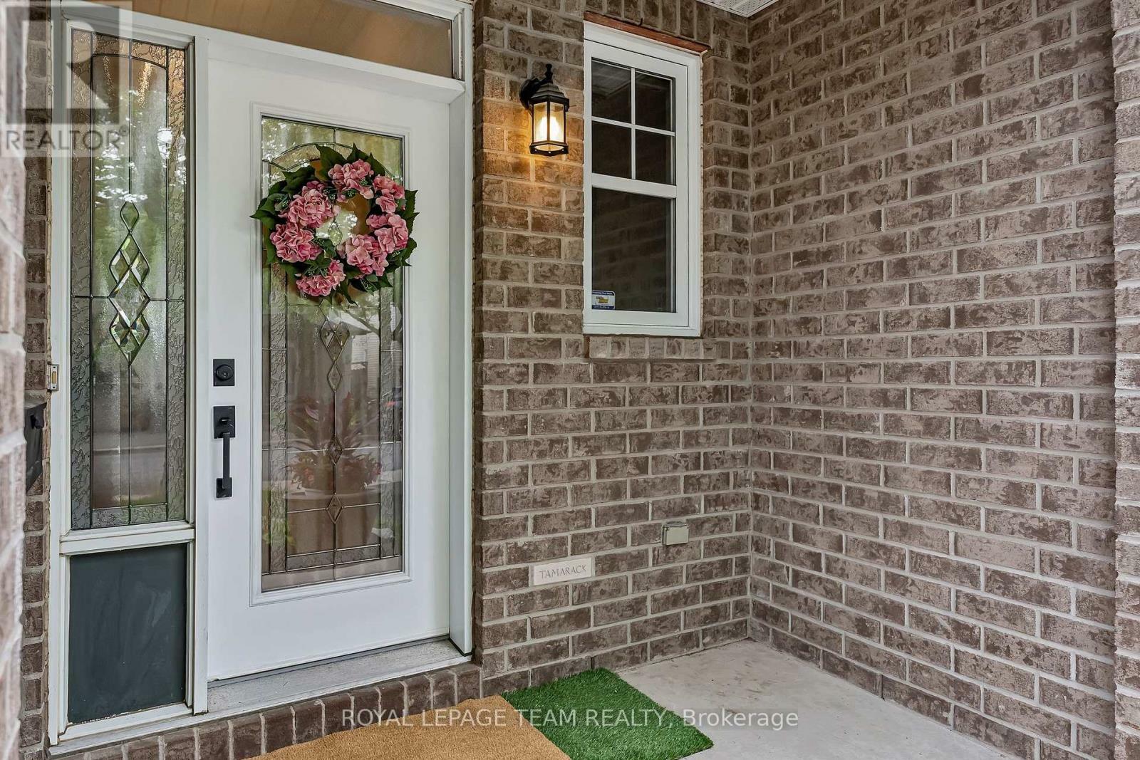 Photo de la propriété: 91 Whetstone Crescent ON K2G 7C4