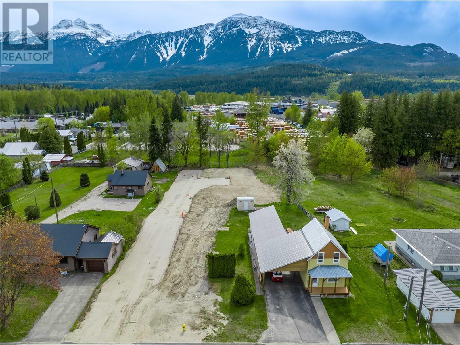 Property Photo:  3-705 Eighth Street East  BC V0E 2S0 
