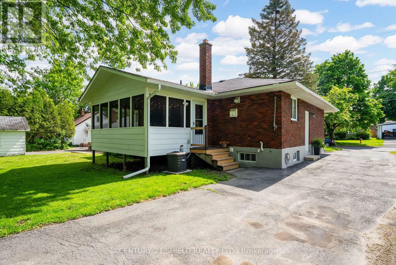 Photo de la propriété: 208 Anthony Street ON K6H 5K3