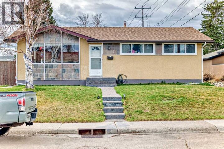 Photo de la propriété: 53 Wakefield Drive Southwest AB T3C 2W8