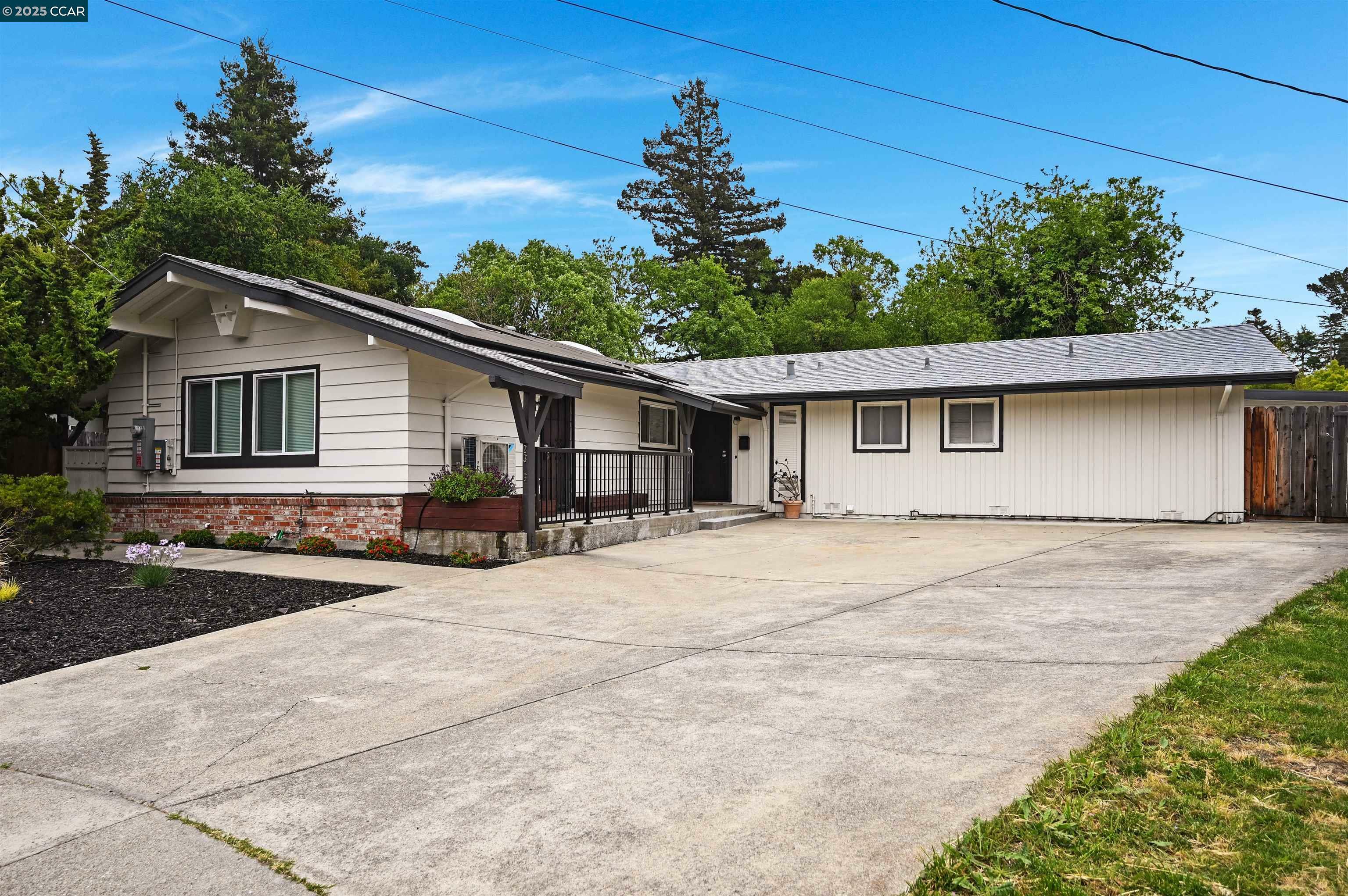 Property Photo:  2326 Estrella Ct  CA 94564 