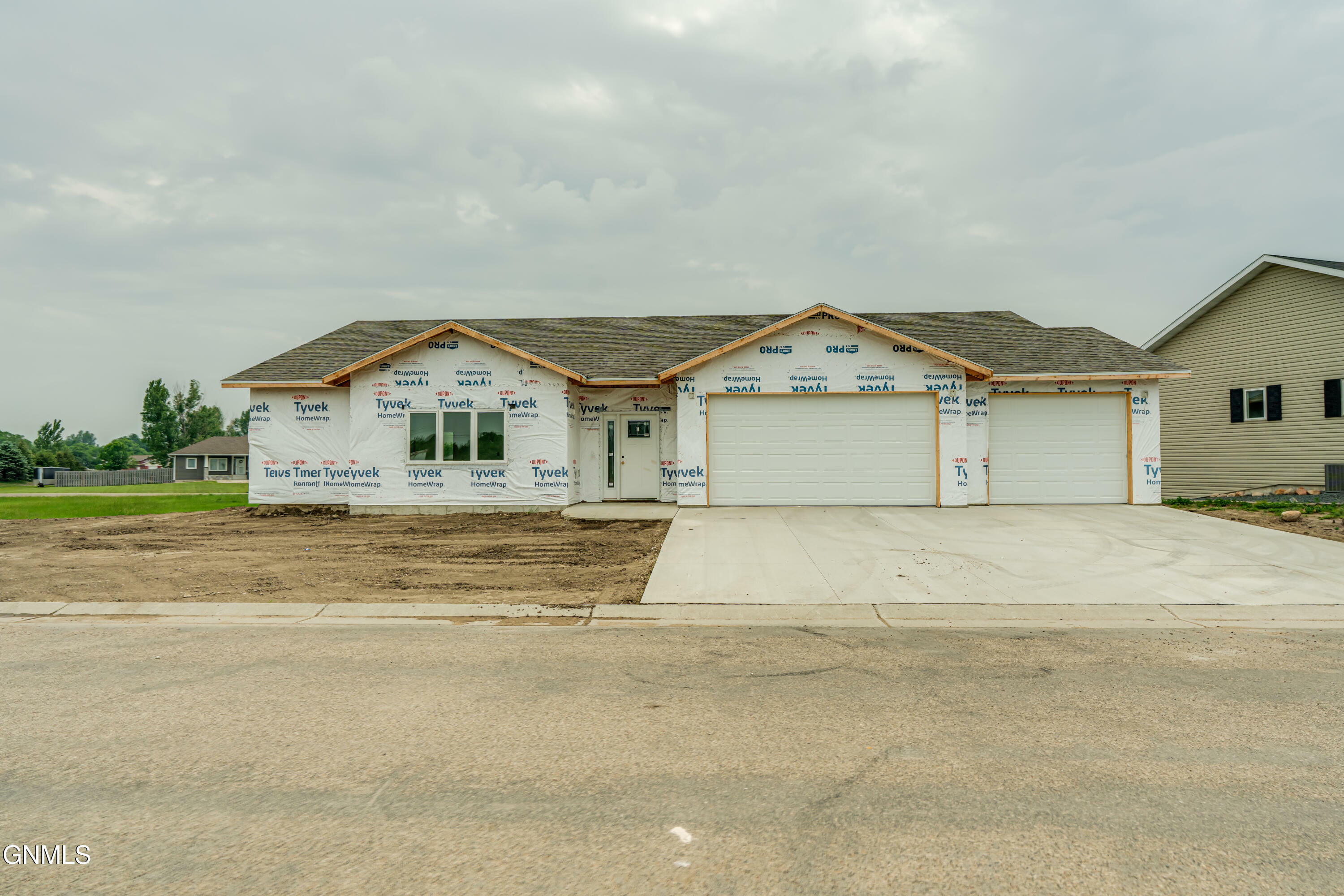 Property Photo: 1233 Empire Circle ND 58504