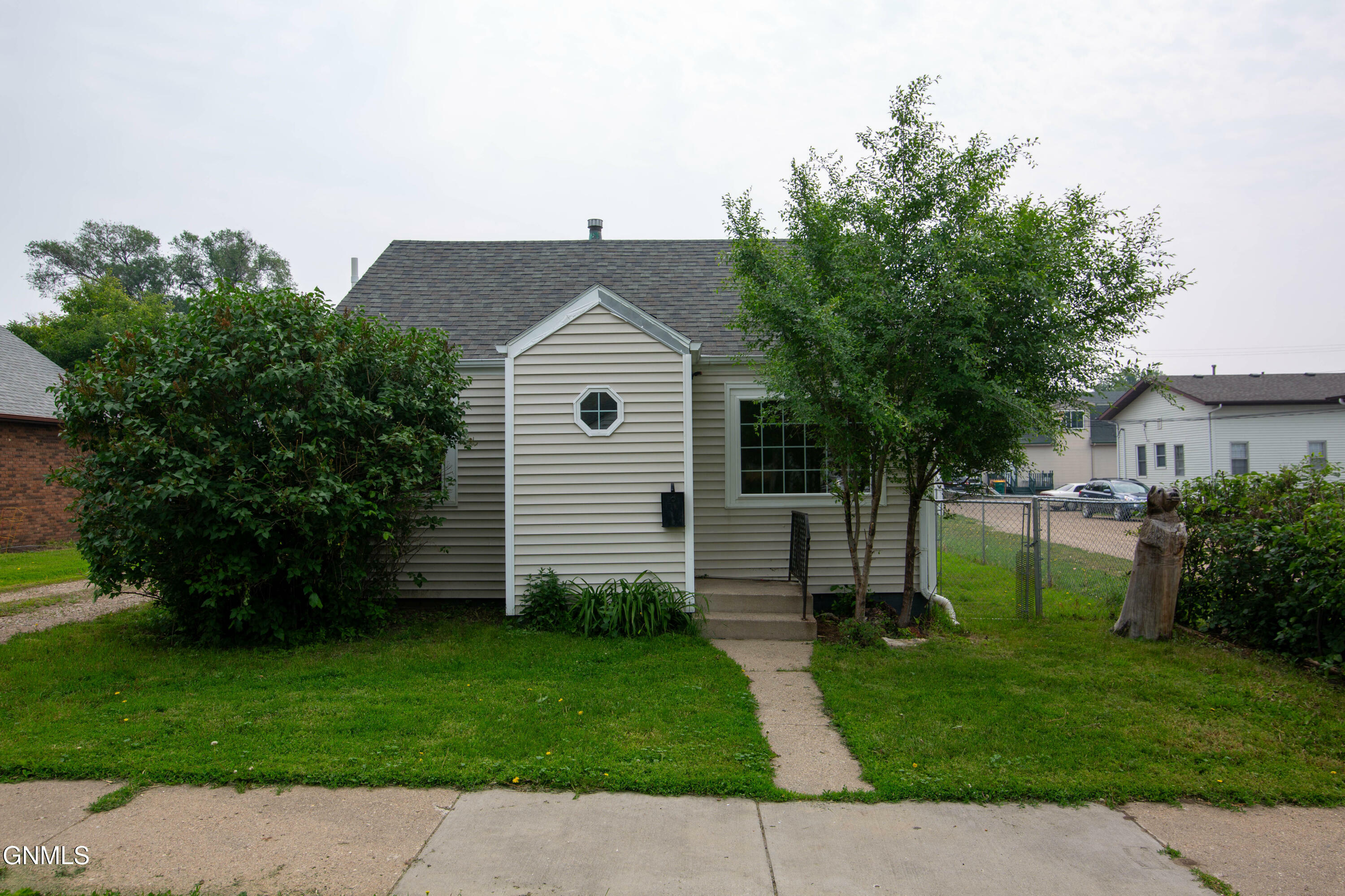 Property Photo: 311 N 15th Street ND 58501