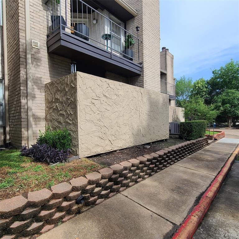 Property Photo: 2021 Spenwick Drive 513 TX 77055