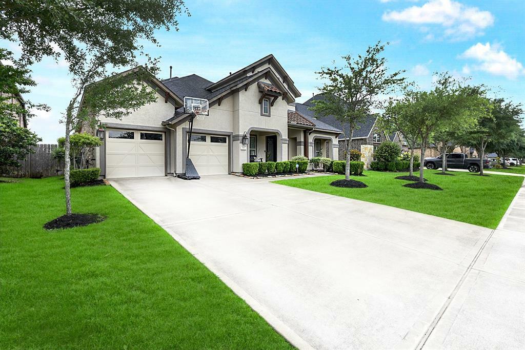 Property Photo: 2502 Crossvine Drive TX 77494