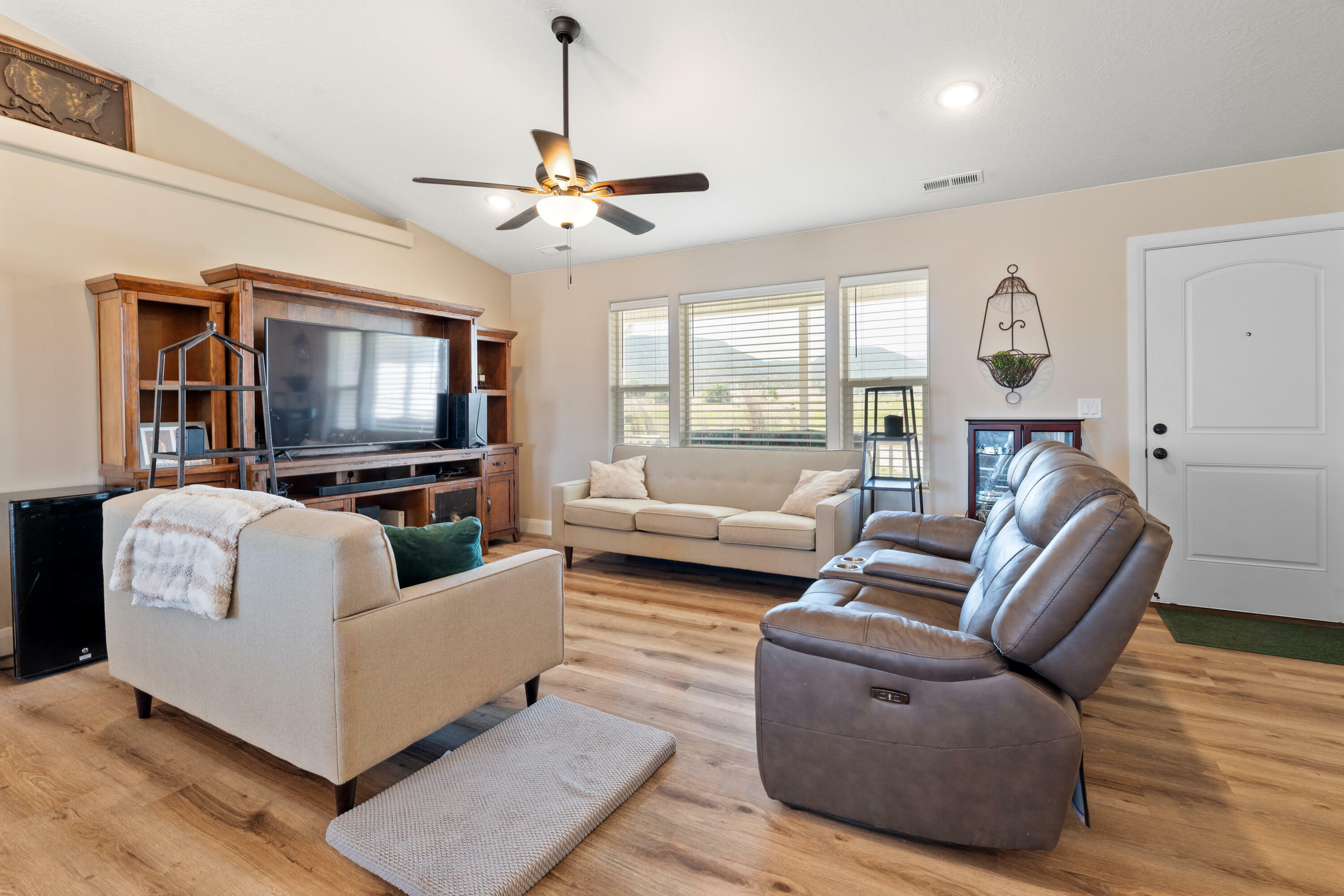 Property Photo: 871 E 4200 N UT 84721