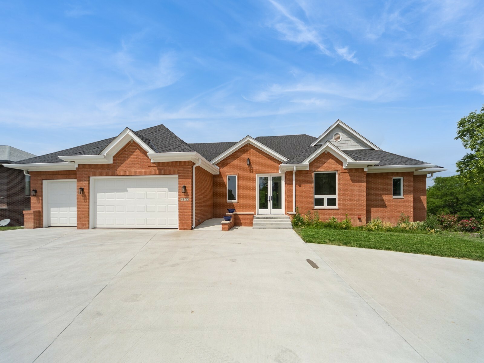 1863 Glen Oaks Drive  West Des Moines IA 50266 photo