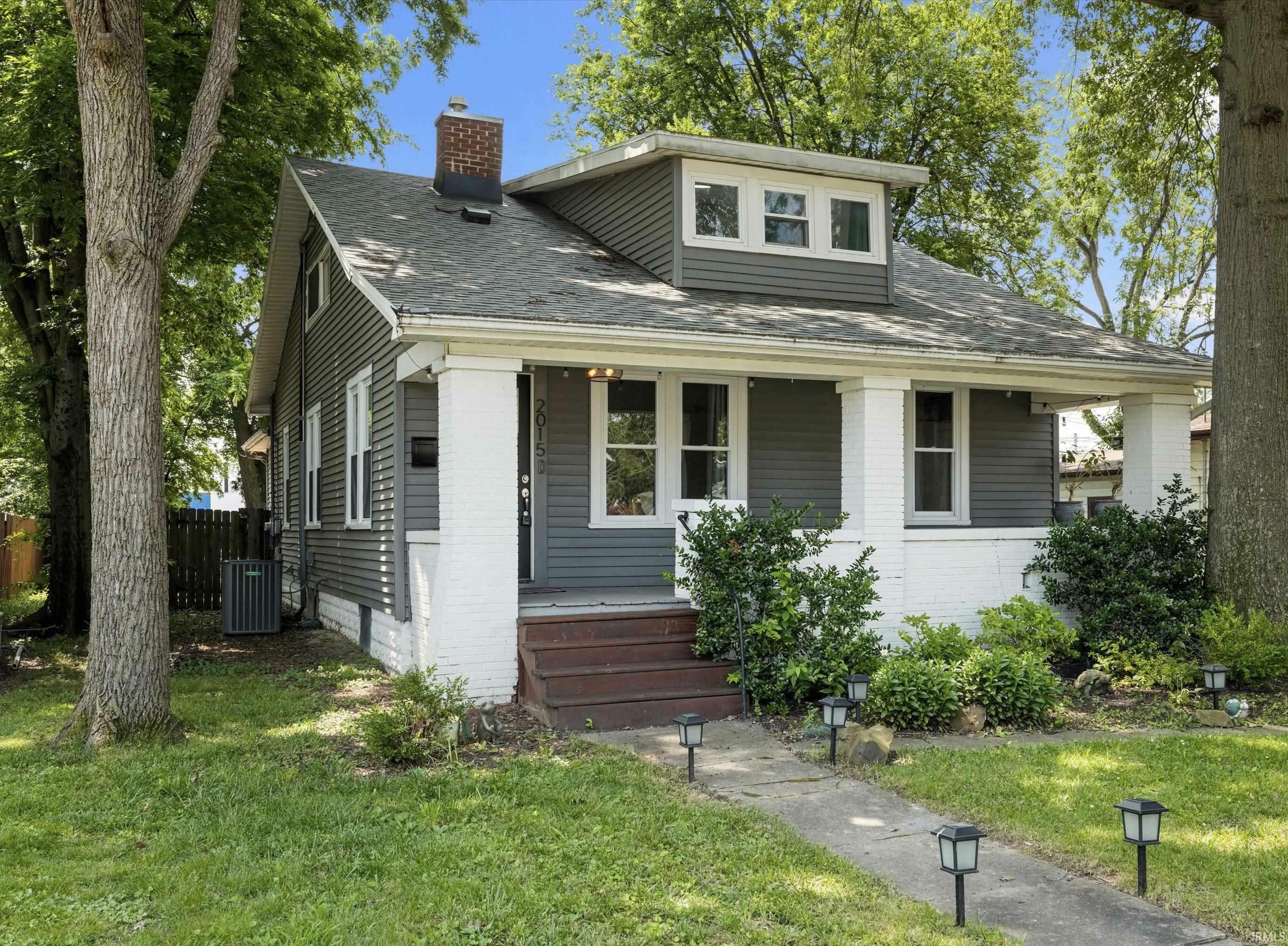 Property Photo:  2015 E Blackford Avenue  IN 47714 