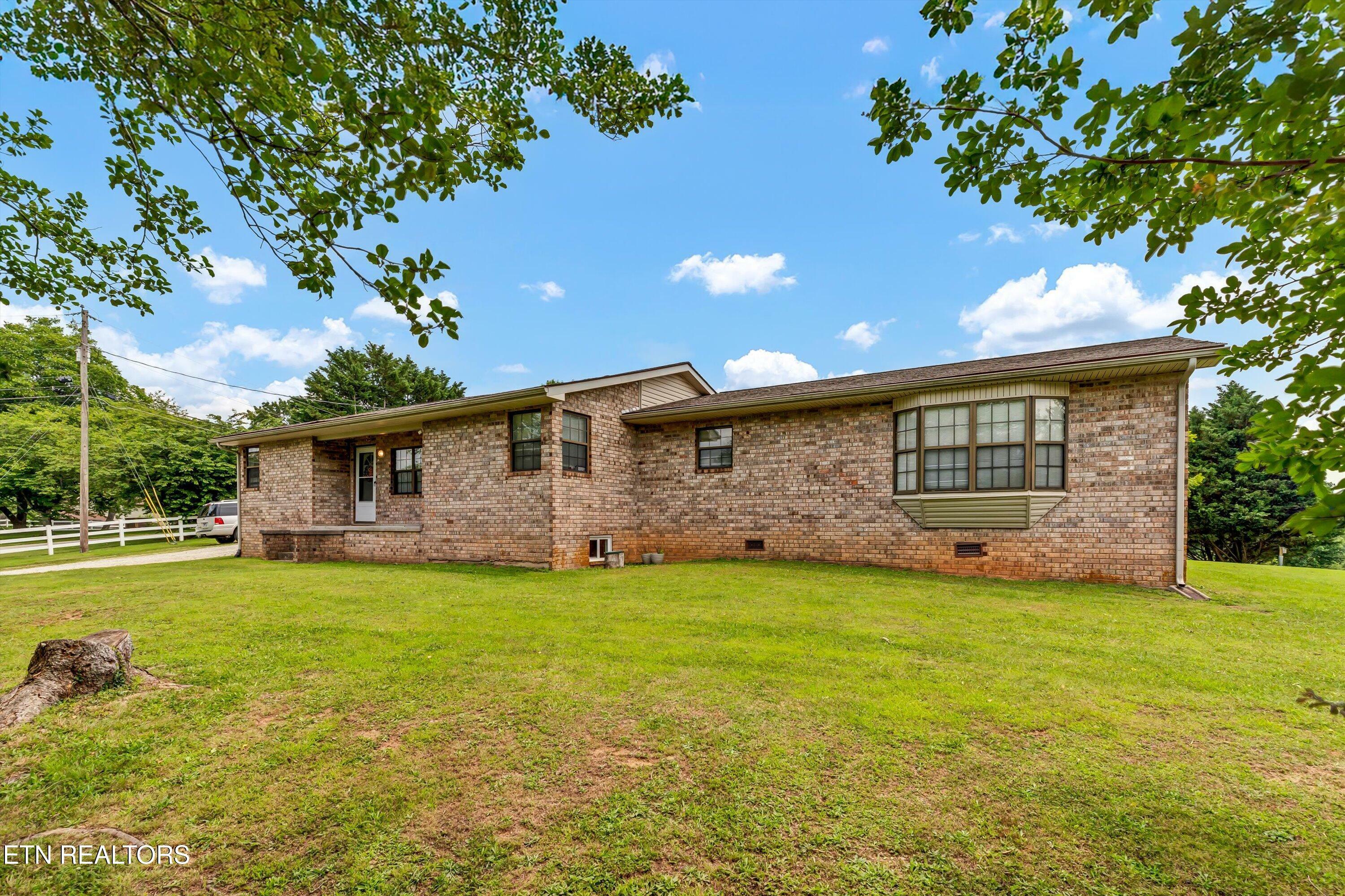 Property Photo: 2204 NW Murray Rd TN 37912