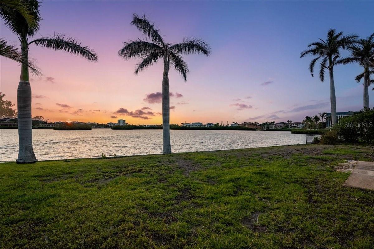 6426 Hollywood Boulevard  Sarasota FL 34231 photo
