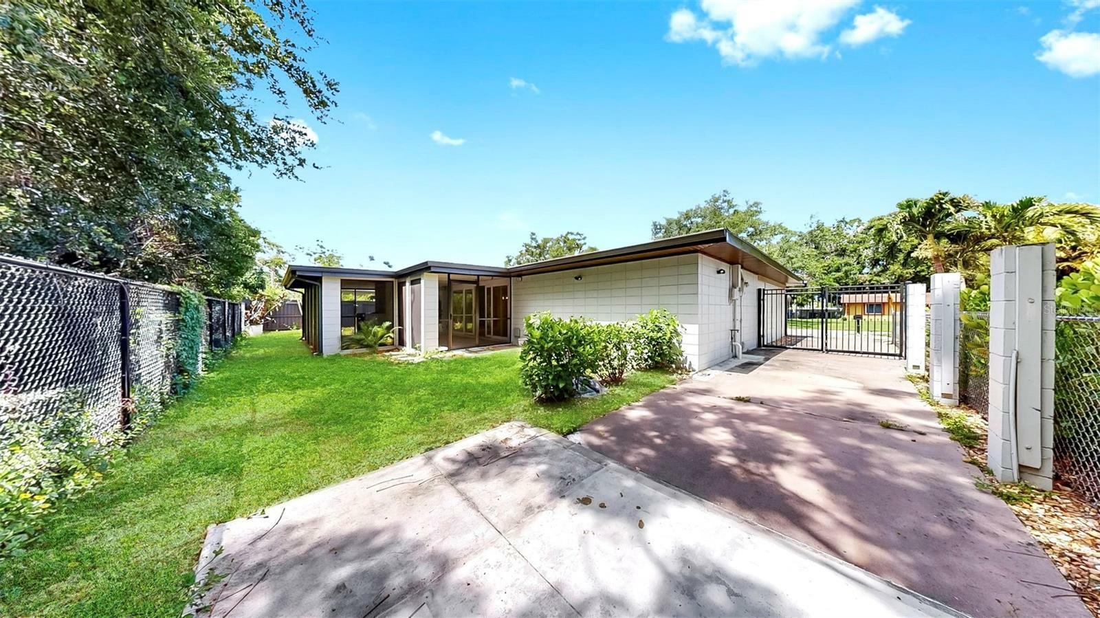 Property Photo: 4455 Emerald Ridge Drive FL 34233