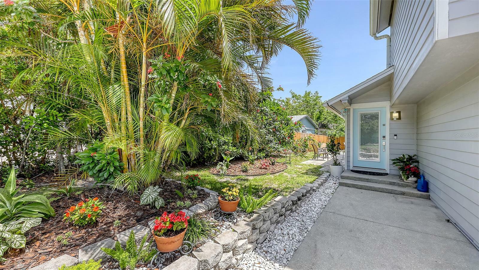 Property Photo: 2420 Webber Street FL 34239