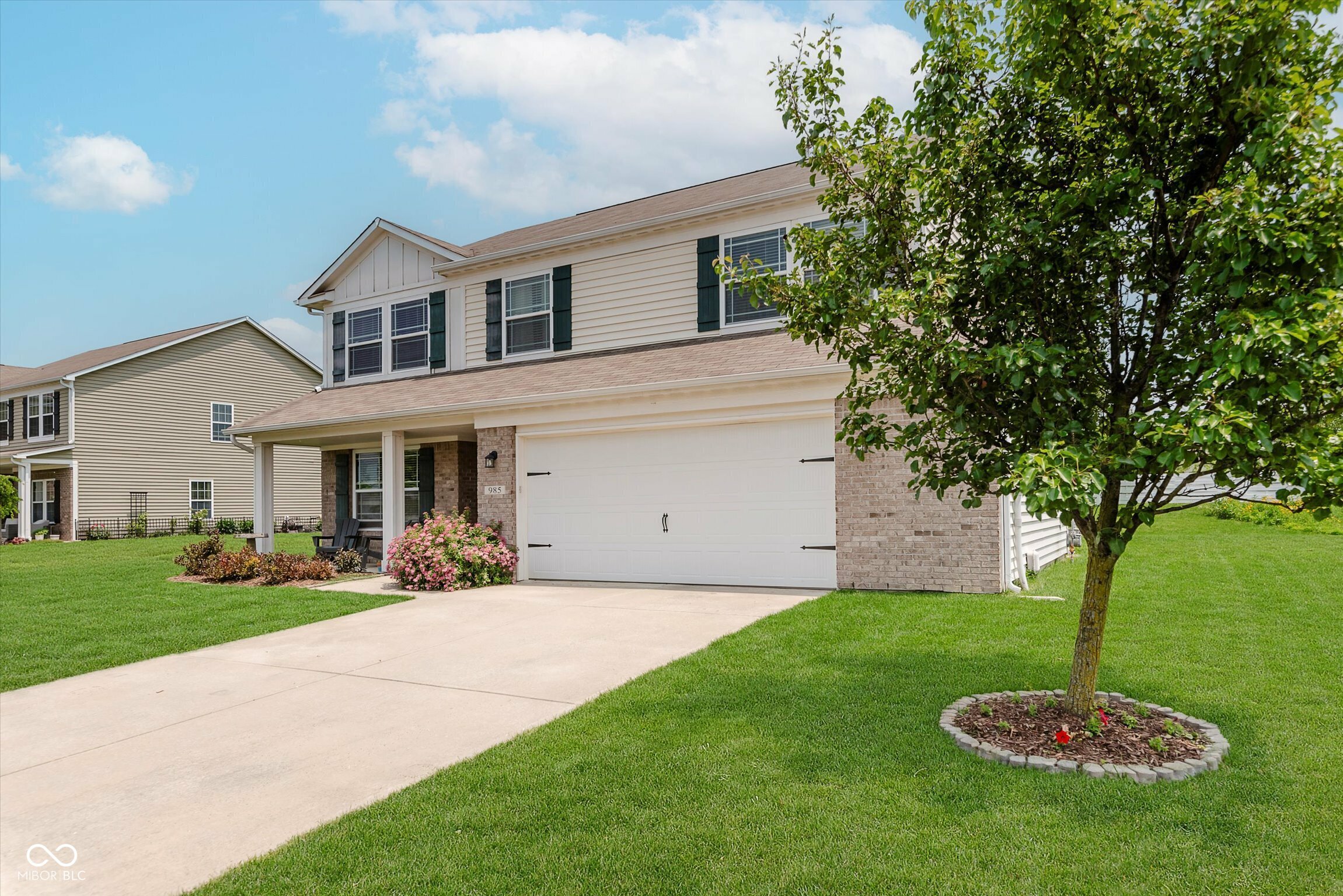 Property Photo: 985 Farmington Trail IN 46112