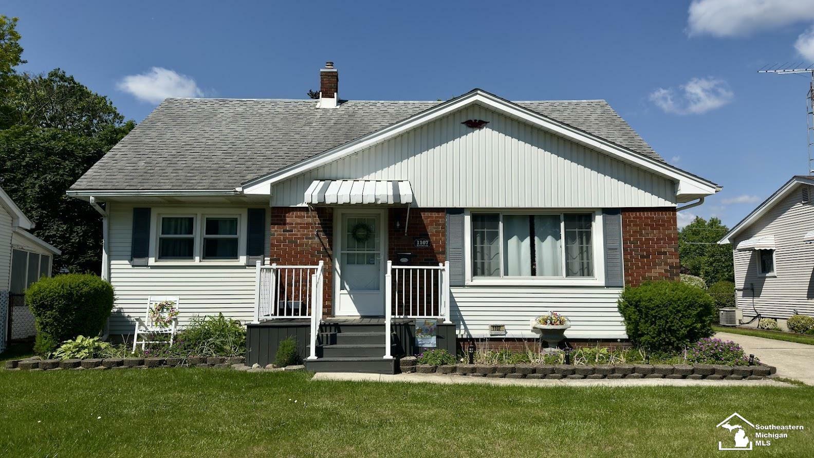 Property Photo: 1107 McCormick Street MI 48162