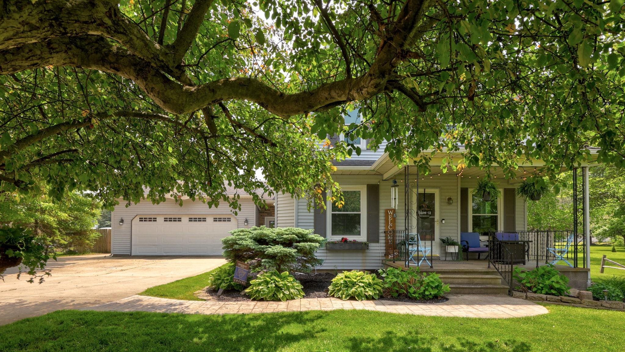 Property Photo: 1105 W Genesee Street MI 48734