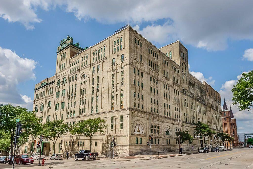 Property Photo: 270 E Highland Ave 836 53202
