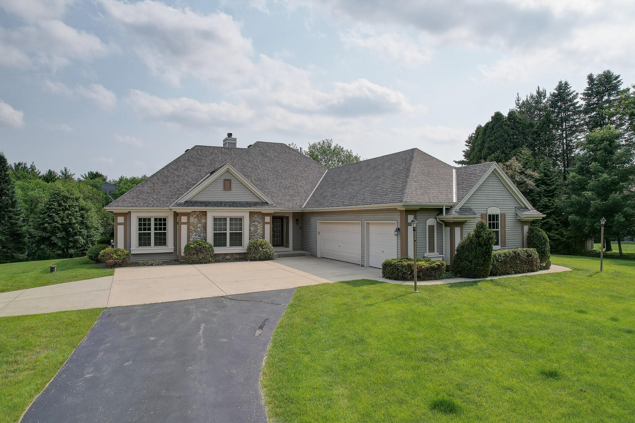 Property Photo:  S32w32807 Bethania Ln  WI 53118 