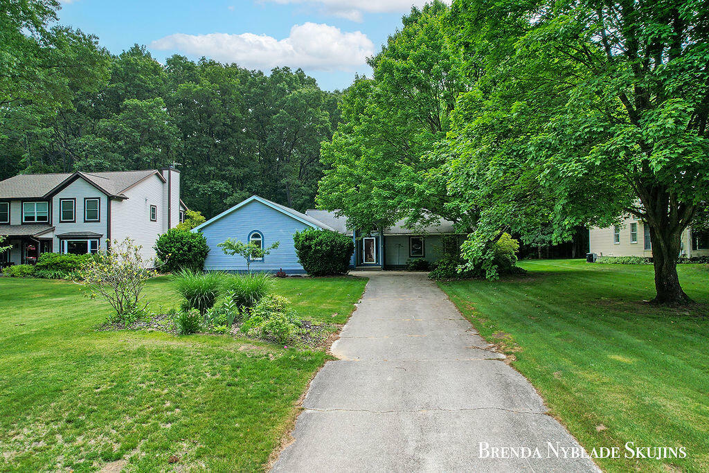 Property Photo: 13412 Forest Park Drive MI 49417