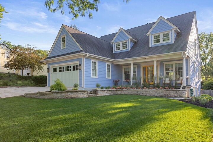 Property Photo: 650 S Grove Avenue IL 60010