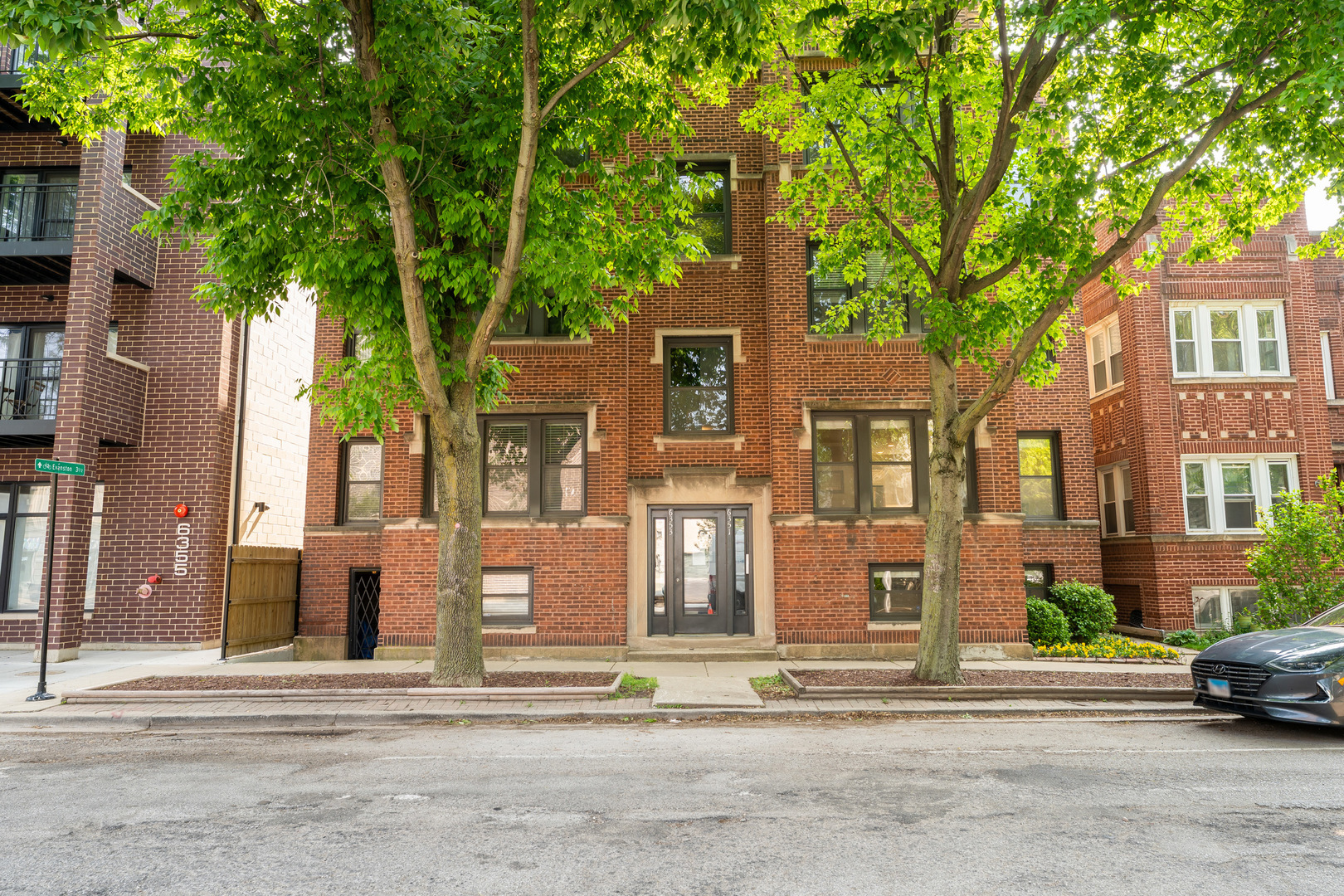 6351 N Glenwood Avenue 1S  Chicago IL 60660 photo
