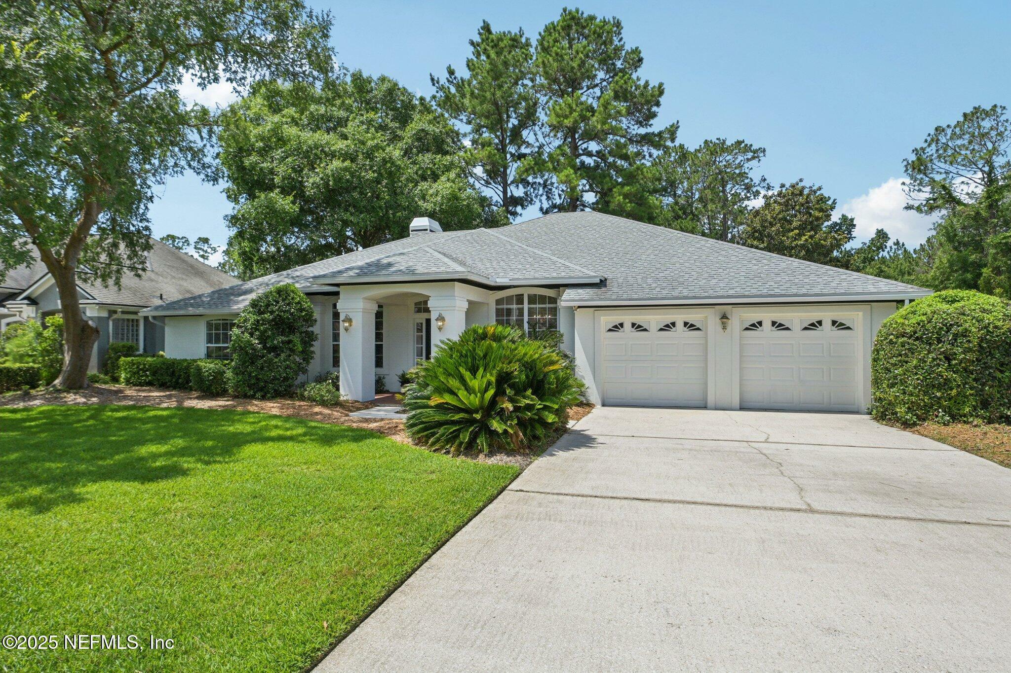 Property Photo: 1961 Woodlake Drive FL 32003