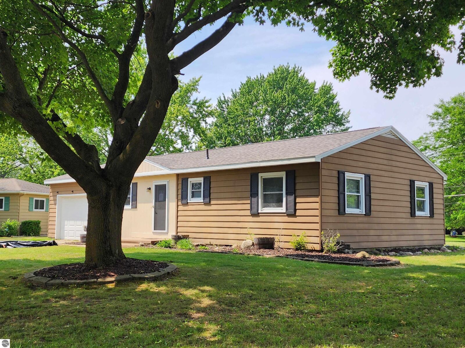 Property Photo:  115 York Street  MI 48880 