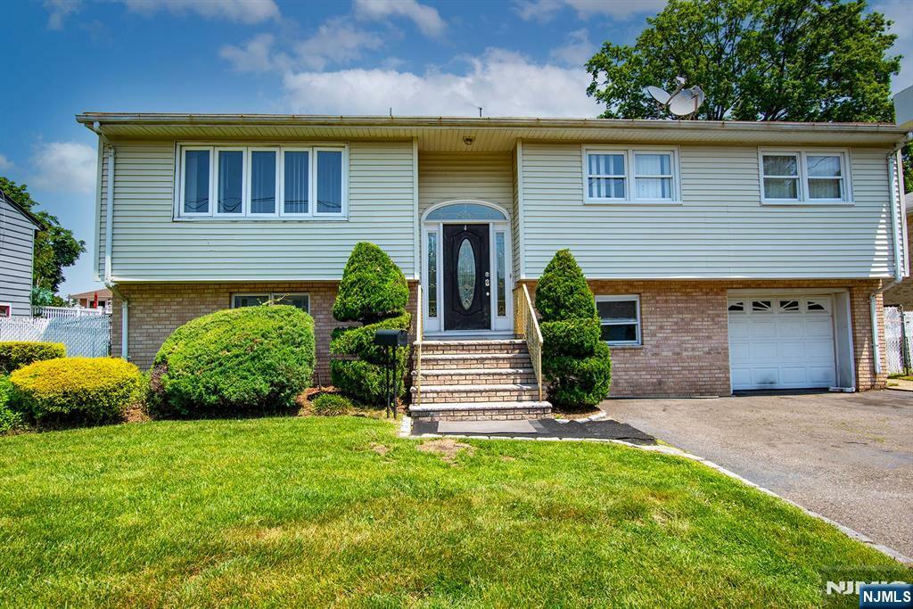 Property Photo:  4 Elizabeth Court  NJ 07643 