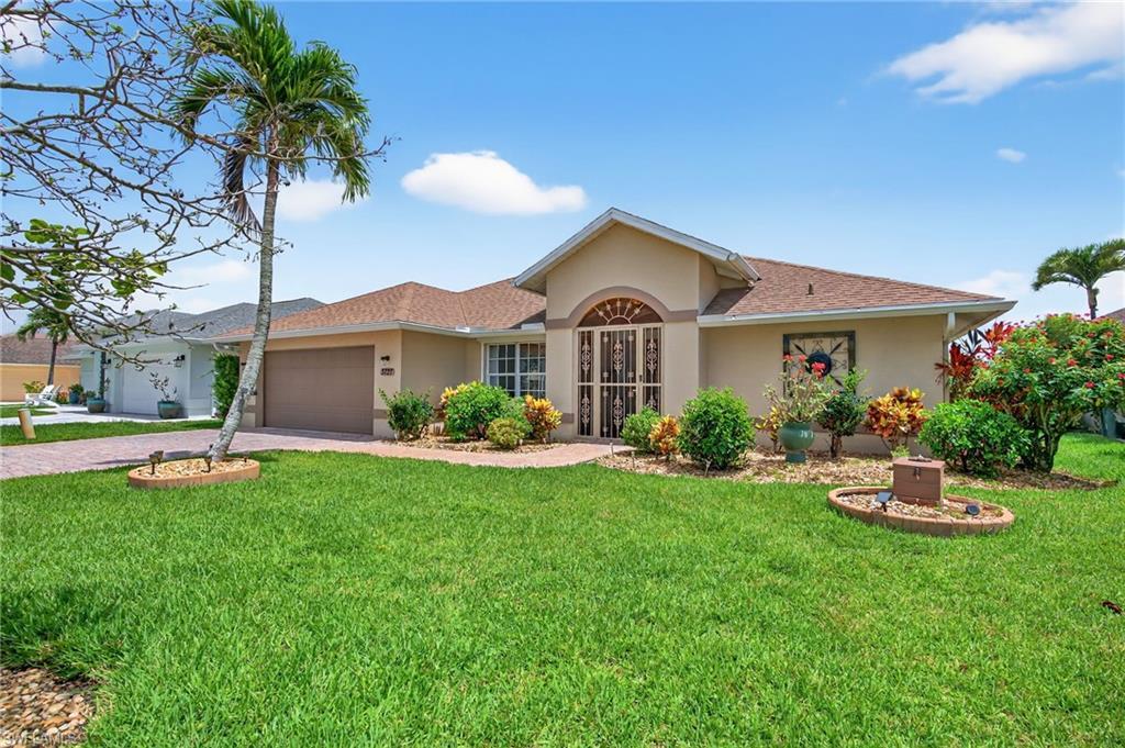 Property Photo:  3727 Kent Dr  FL 34112 