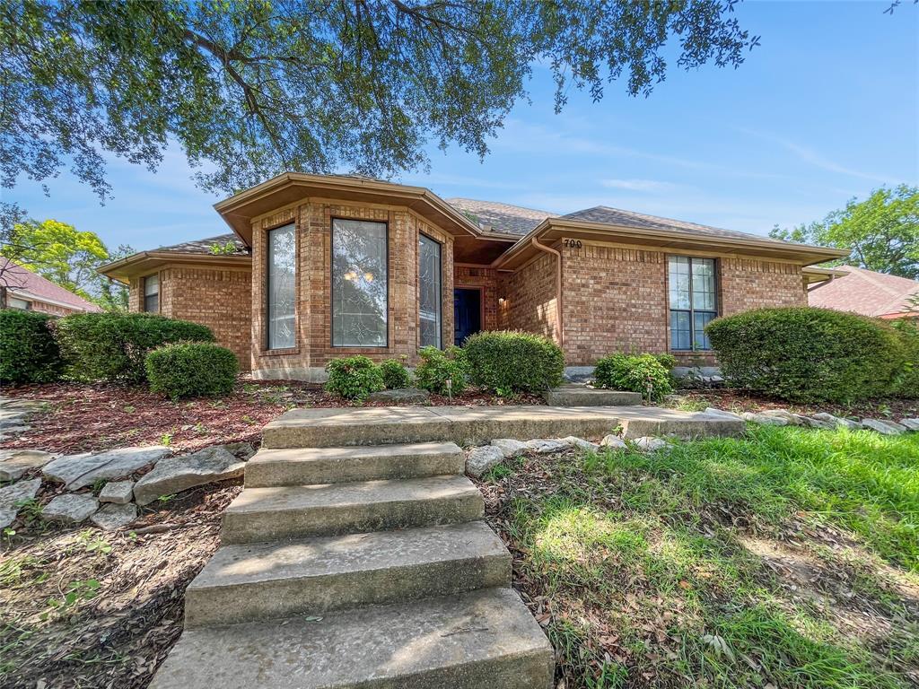 Property Photo:  700 Dartbrook Drive  TX 75115 