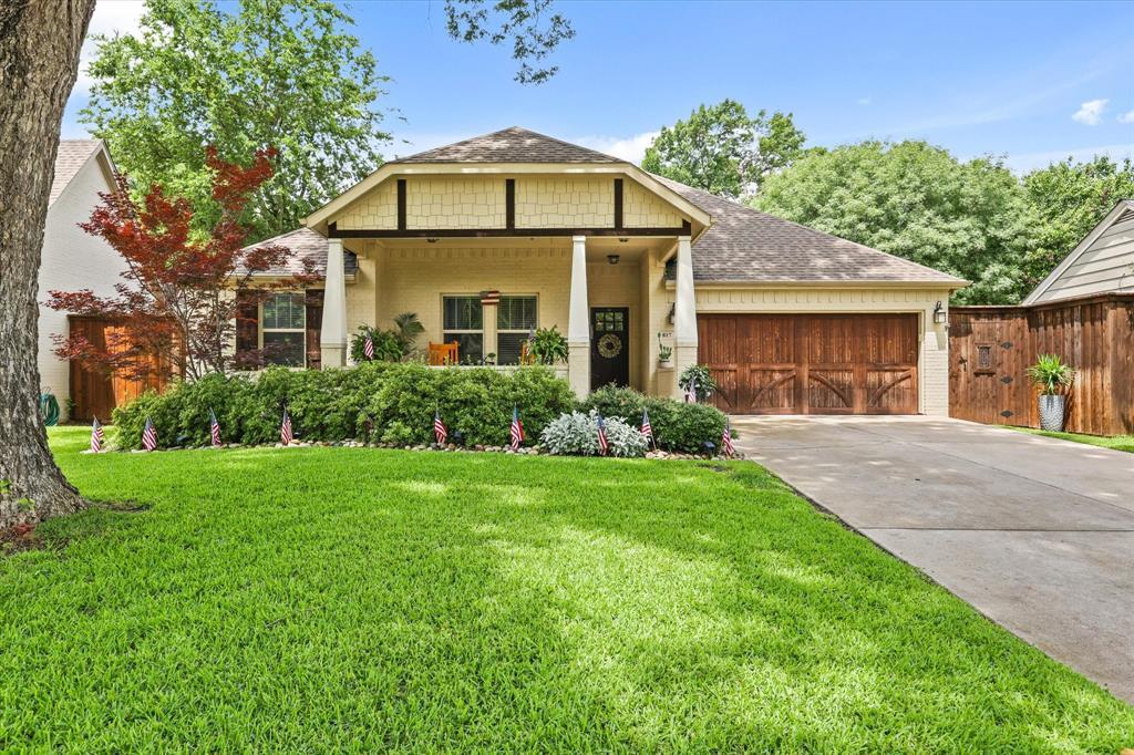 Property Photo: 817 N Bailey Avenue TX 76107