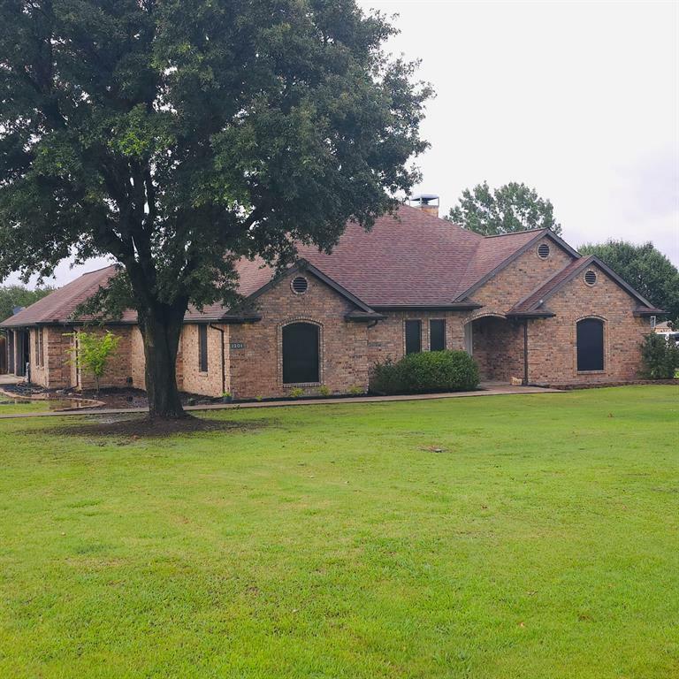 Property Photo: 1201 E Oaklawn Drive TX 75160
