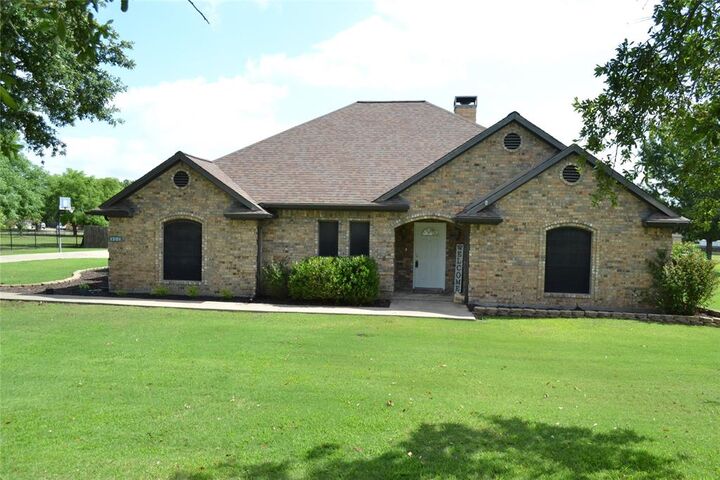 1201 E Oaklawn Drive  Talty TX 75160 photo