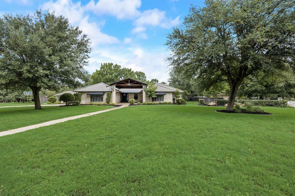 Property Photo: 1319 Oakhurst Drive TX 76092