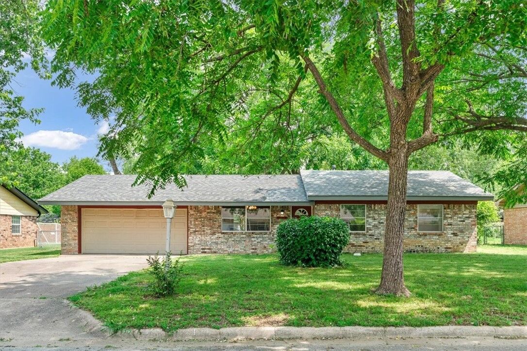 Property Photo:  2104 Westwood Avenue  AR 72762 