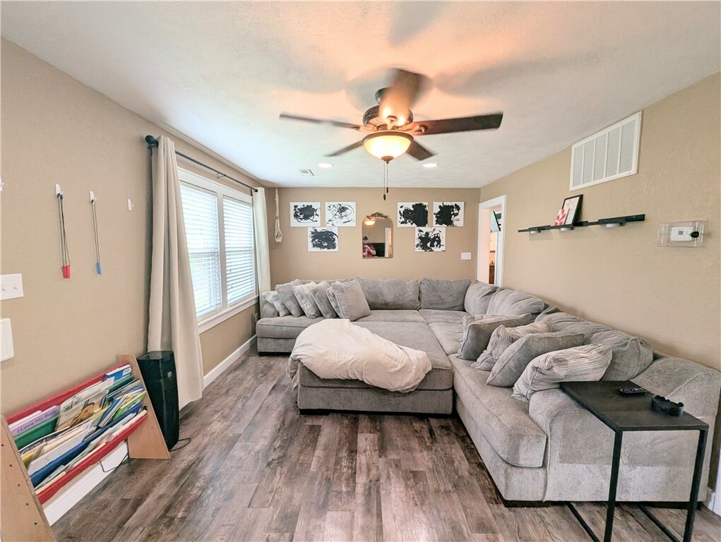 Property Photo: 805 S Oak Street AR 72601