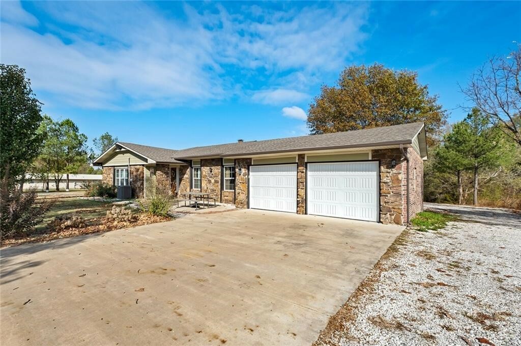 15392 Woods Lodge Road  Garfield AR 72732 photo