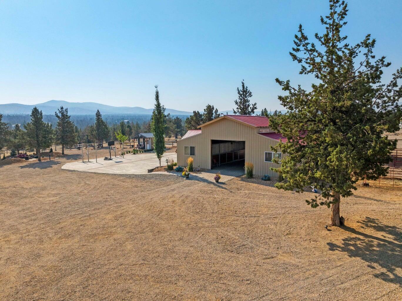 Property Photo: 27707 SE Cascade Way OR 97754