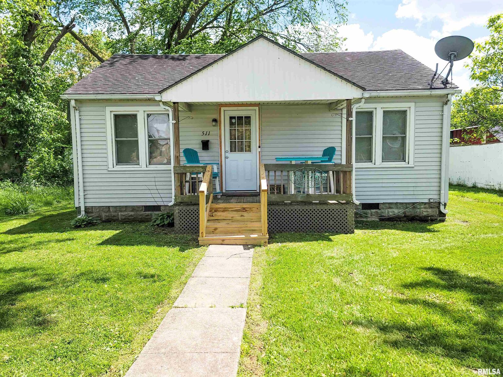 Property Photo:  511 W 4th Street  IL 62839 