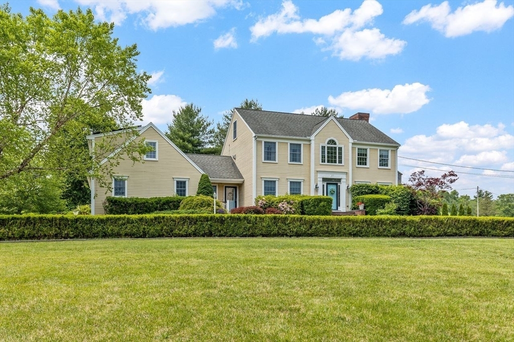 17 Maplewood Dr  Hanover MA 02339 photo