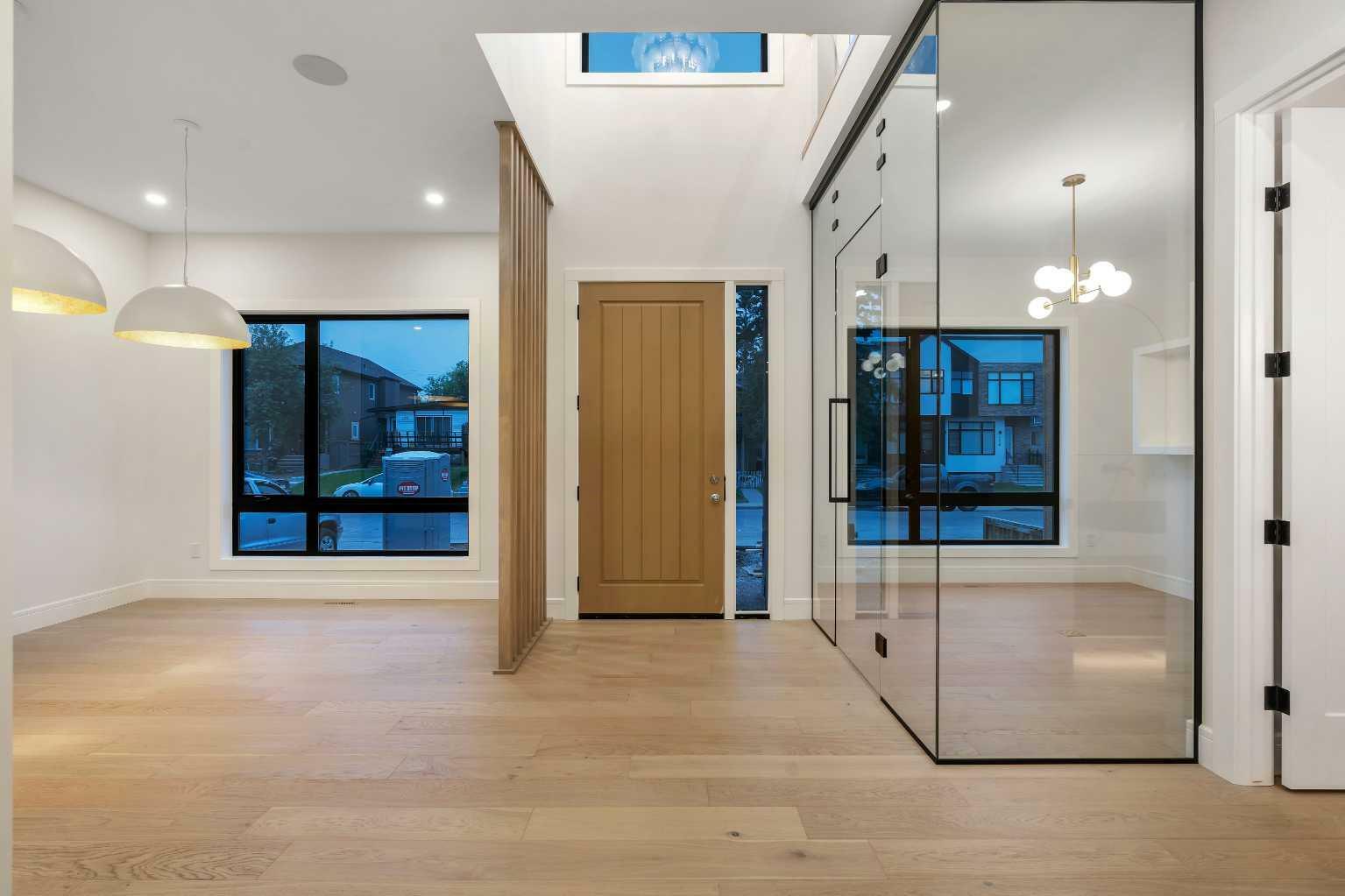 Property Photo: 430 21 Avenue NE AB T2E 1S6
