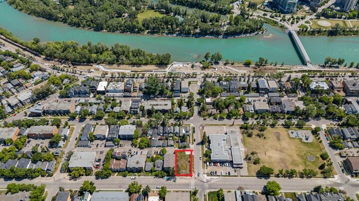 Property Photo: 737 2 Avenue NW AB T2N 0E4