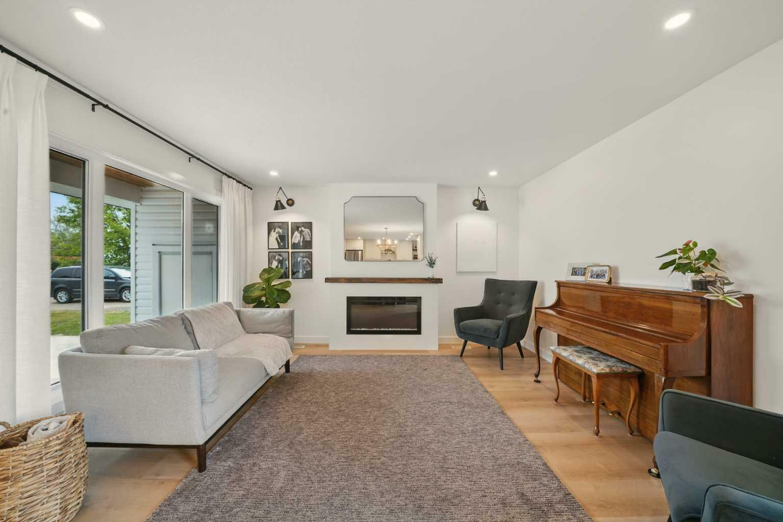 Property Photo: 3 Scott Street AB T4N 0E3