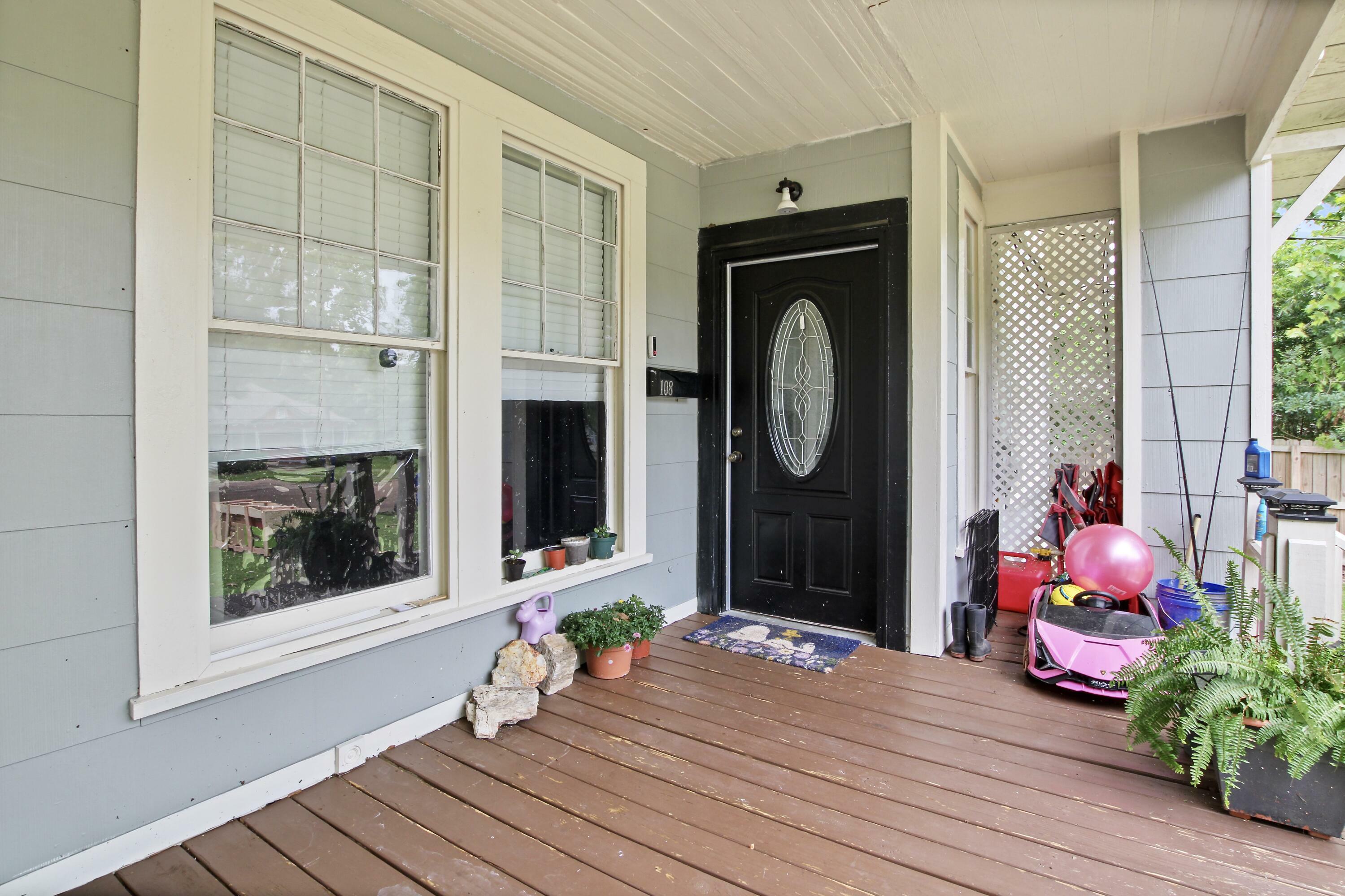 Property Photo: 108 N Division St LA 70634