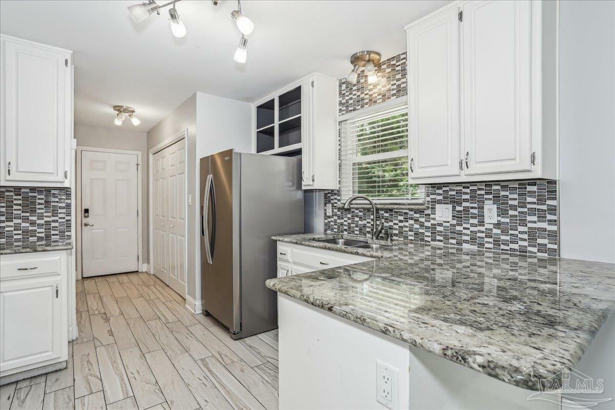 Property Photo: 2460 Houston Cir FL 32563