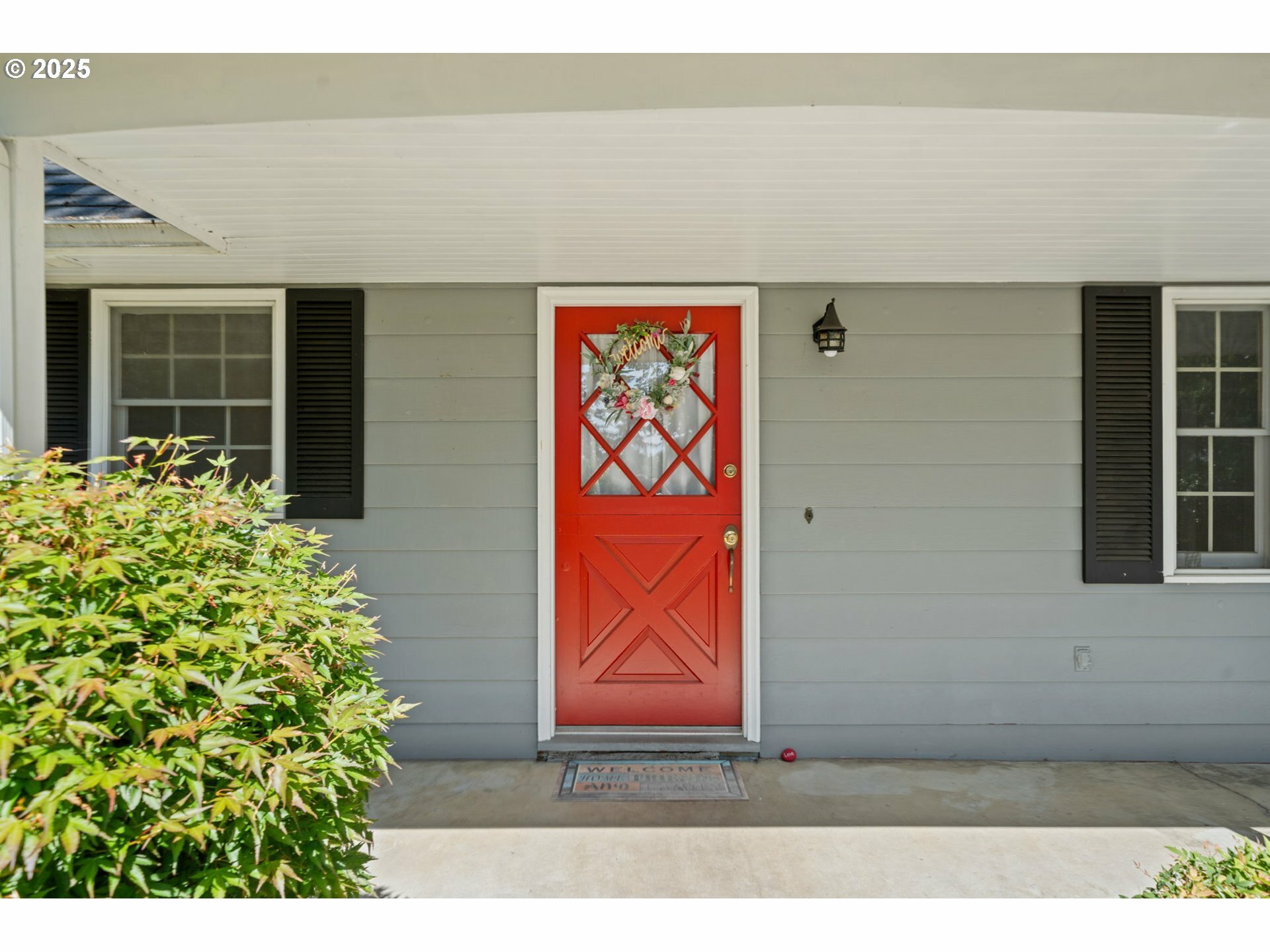 Property Photo: 16390 SE Hillside Ln OR 97267