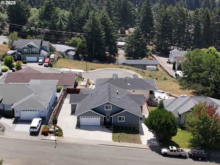 Property Photo: 7175 Vista Ridge Dr OR 97415